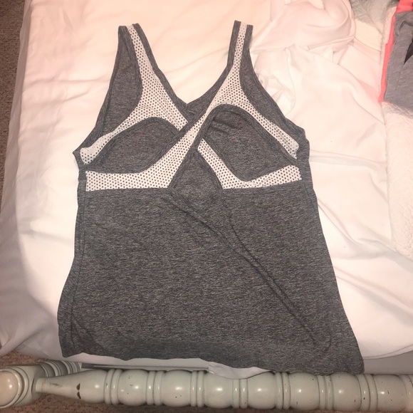 Lot of 5 workout tops - Picture 5 of 7